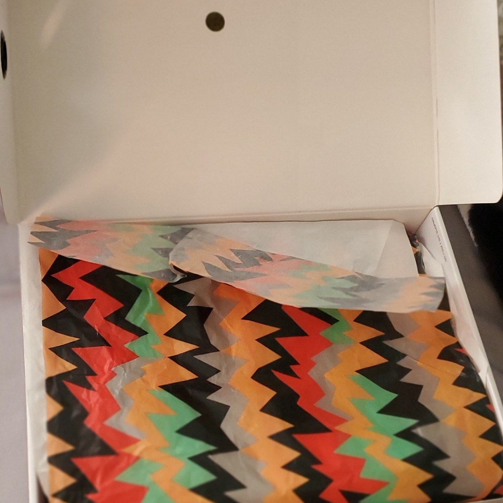 Shoes - Picture 2 of 8